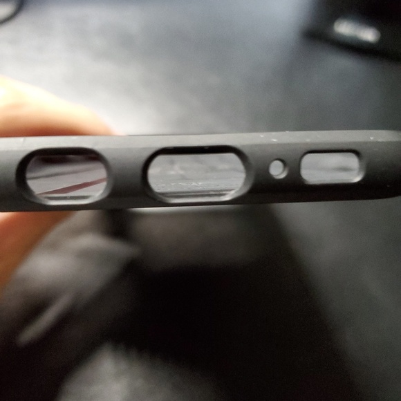 Spigen Rugged Armor Case (Galaxy S10+) - Picture 6 of 7